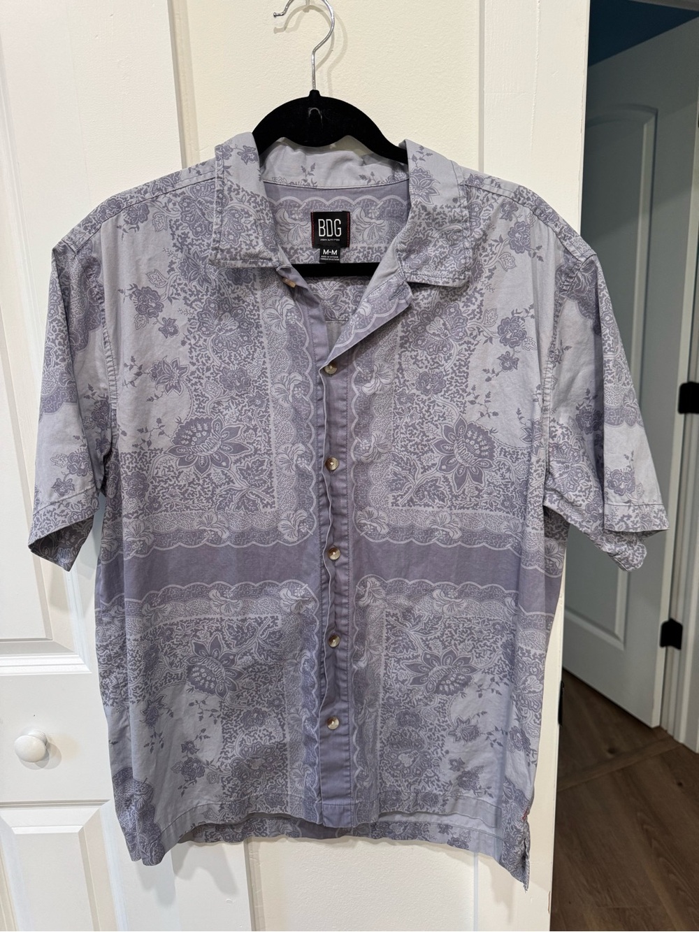 BDG Men's Light Lavender Paisley Short-Sleeve Button-Down Shirt